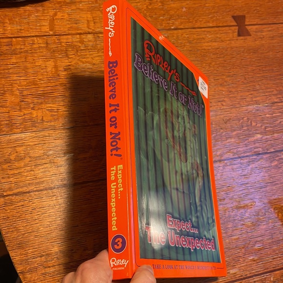 Ripley’s Believe It Or Not Book - Picture 10 of 12